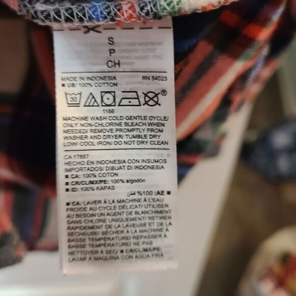 Old Navy Flannel Cotton Button Down Shirt - Picture 7 of 9